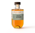 Bouteille de whisky Évidence 01 sur fond noir et blanc