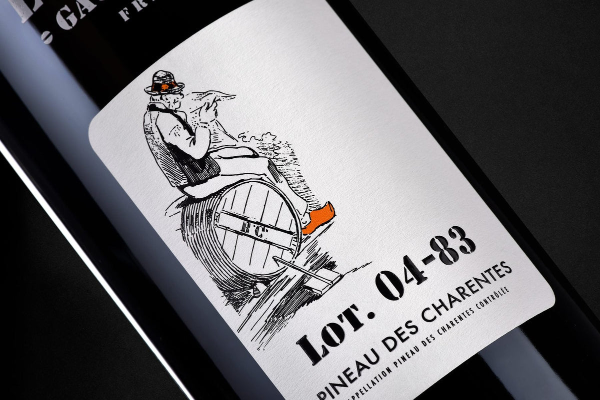 Ernest Gautriaud Pineau des Charentes Lot 04-83 — détail étiquette sur fond noir