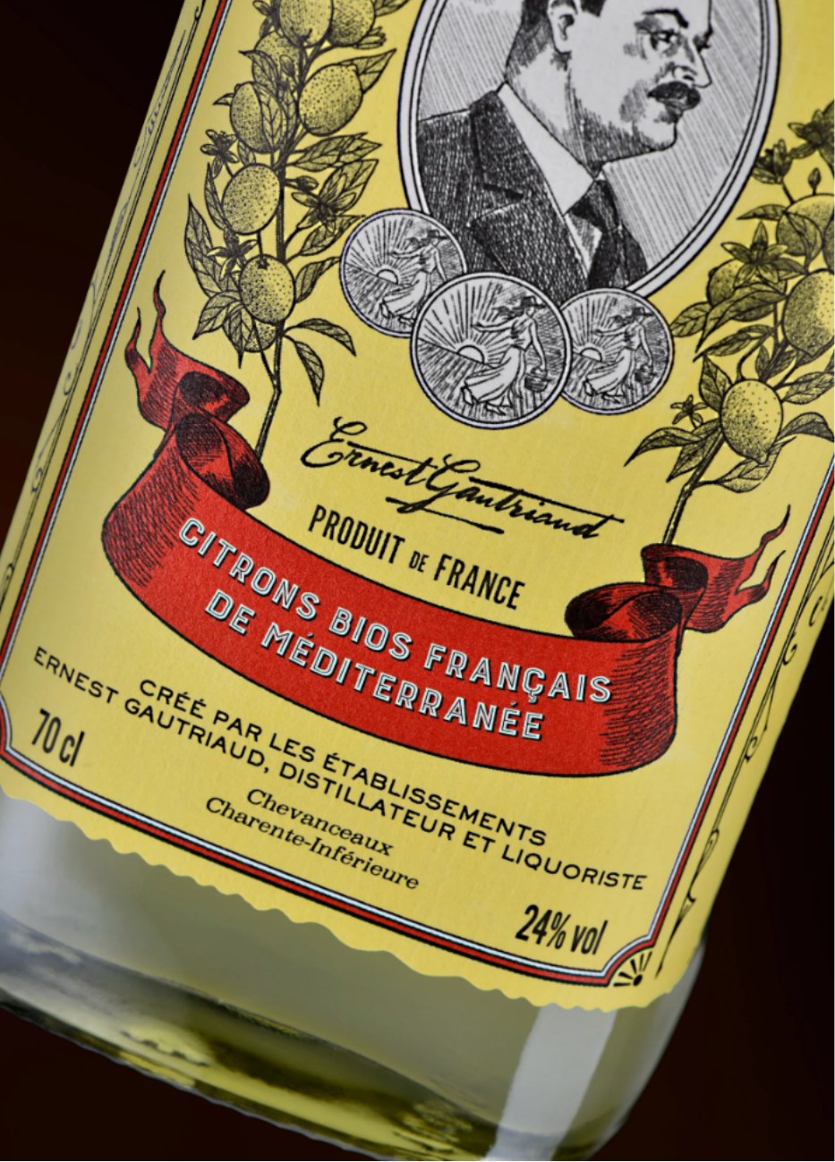 Ernest Limoncello, détail de l'étiquette, bouteille inclinée