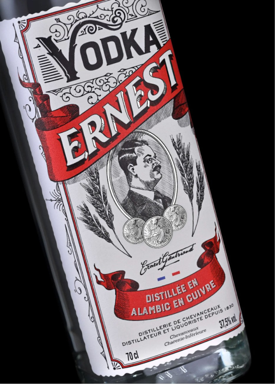 Ernest Vodka, macro de l'étiquette