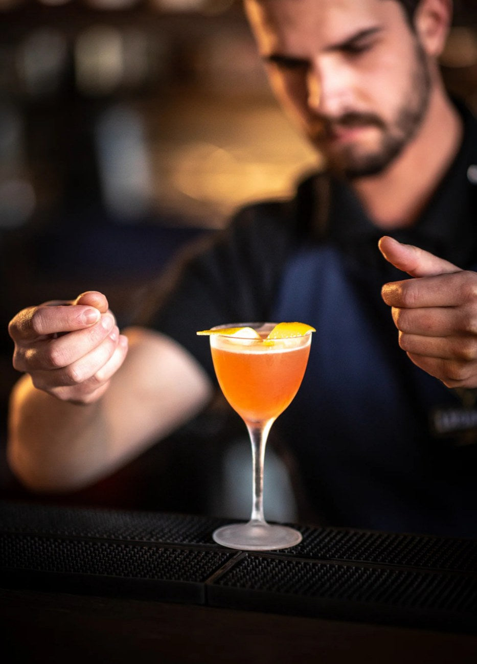 LeCarré Vermouth Dry, cocktail dressé par un barman